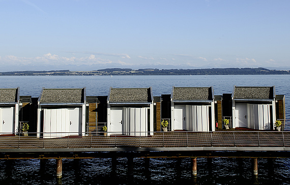 L’hôtel Palafitte compte 14 pavillons sur le rivage et 26 sur l’eau, avec un accès direct au lac.