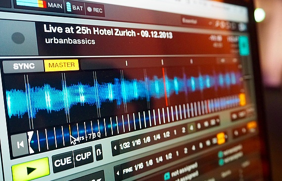 Das 25 Hours Hotel in Zürich setzt in der Bar und teilweise auch im Restaurant auf DJs, die spontan auf jede Stimmung reagieren können. (Bild ZVG)