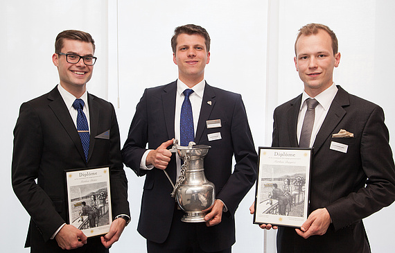 Die drei Besten: Matthias Bleiker, Sieger Dylan Osterino und Matthias Bargetzi (v.l.). (VINUM Europas Weinmagazin)