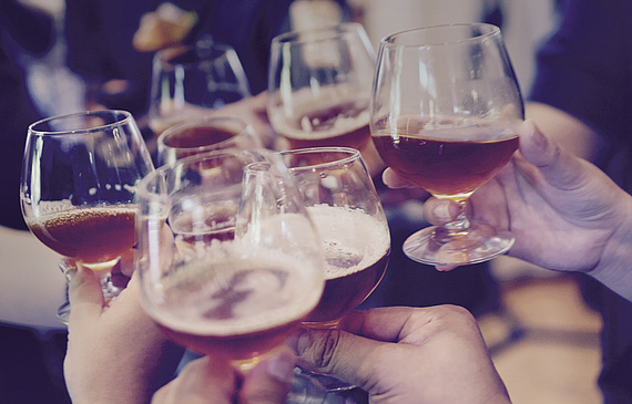 Billigware ist out. Denn der Rausch ist nicht das Ziel. Bier darf heute etwas kosten. Was zählt, ist das Erlebnis vom Antrunk über den zweiten Schluck bis hin zum Nachhall. Craft-Bier ist auf dem Weg zum Megatrend. (UNSPLASH)