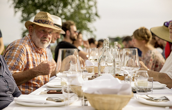Auf dem Bauernhof Zur chalte Hose gastierte Farm Table im Juni. (Bilder ZVG)