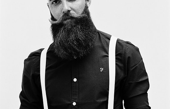 Dave Trüb, Barkeeper im Café Grande am Zürcher Limmatquai, erlebte im Bündnerland sein Schweizer Schnapswunder. (Nadine Ottawa)