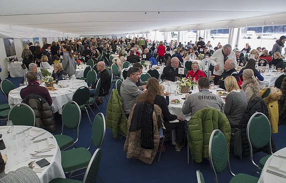 Anspruchsvolle Gäste: Am Snow Polo in St. Moritz wird ein gut betuchtes Publikum bedient. (ZVG) Anspruchsvolle Gäste: Am Snow Polo in St. Moritz wird ein gut betuchtes Publikum bedient. (ZVG)