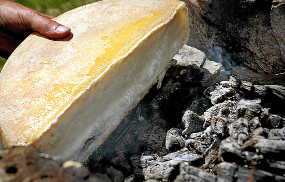 Durch Verzicht die alltäglichen Dinge wieder mehr zu schätzen lernen, so wie beispielsweise diesen Käse. (Bild ZVG)