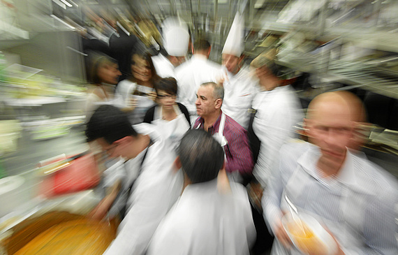 Punkte hier, Sterne da – doch was verbirgt sich hinter der zerbrechlichen Fassade? (swiss-image.ch / Andy Mettler)