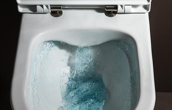 Keine Chance für Bakterien und Keime: Das spülrandlose WC von Keramik Laufen. (Bild ZVG) Keine Chance für Bakterien und Keime: Das spülrandlose WC von Keramik Laufen. (Bild ZVG)