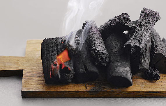 «Charbon, bouche d’encornet et piquillos»: l’un des plats d’André Chiang, étoile filante de Singapour