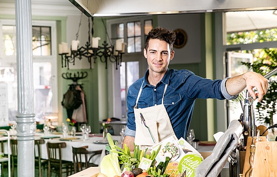 Im Ganzen gebackener Blumenkohl mit frischer Zitronen-Maiscrème und Frischkäsebrösel: Eines der HelloFresh-Rezepte von Ralph Schelling. (ZVG) Im Ganzen gebackener Blumenkohl mit frischer Zitronen-Maiscrème und Frischkäsebrösel: Eines der HelloFresh-Rezepte von Ralph Schelling. (ZVG)