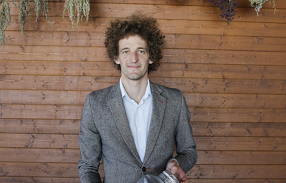 Gregor Vörös, Direktor im Kräuterhotel, verarbeitet seine selbst angebauten Kräuter zu zahlreichen Spezialitäten und setzt diese auch über den Onlineshop ab. (Bilder Filipa Peixeiro)