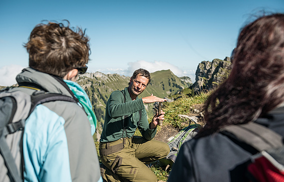 Mit Einheimischen zusammen ihr Land erleben, wird trendy. (Schweiz Tourismus)