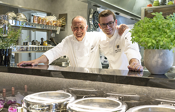 Marc Haeberlin et Julien Krauss, respectivement chef signature et chef exécutif du Royal Savoy à Lausanne. (DR)