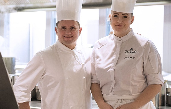 Die «gusto17»-Finalistin durfte Franck Giovannini über die Schulter schauen. (ZVG)