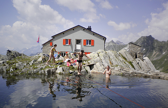 Die Slackline bei der Berghütte Cadlimo. (ZVG) Die Slackline bei der Berghütte Cadlimo. (ZVG)