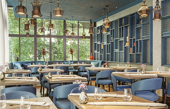 Der Blue Room bietet Raum für private und geschäftliche Treffen in frankoasiatischer Atmosphäre. «Grenzenlos gepflegte» Küche wird hier angeboten. (ZVG)