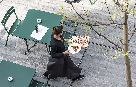 Sorglos unterwegs: Jung-Gastronomen erkennen kein Euro-Problem. (Keystone)