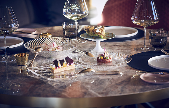 Edles Design und hochwertige Produkte – im «Igniv» im St. Moritzer Fünfsternehotel Badrutt’s Palace soll das gemeinsame Essen Spass machen. (ZVG)