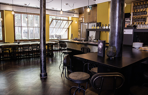 Im Gastropub Alehouse spielt hochwertiges Bier aus aller Welt die Hauptrolle. Es wird gemeinsam an grossen Tischen oder im schönen Garten getrunken. (Bild ZVG) Im Gastropub Alehouse spielt hochwertiges Bier aus aller Welt die Hauptrolle. Es wird gemeinsam an grossen Tischen oder im schönen Garten getrunken. (Bild ZVG)