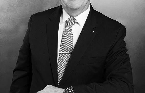 Louis Villeneuve s’est vu remettre un diplôme dédicacé par feu Burki lors du découpage de sa 40 000 volaille. (DR)
