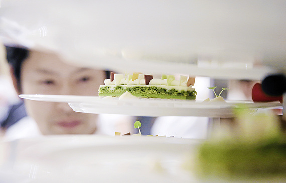 Die japanische Küche ist sehr leicht und vielseitig. Die überaus gesunden Meeresalgen kommen häufig darin vor. Ihnen wird zugeschrieben, vielen Japanern zu hohem Alter zu verhelfen. (ZVG) Die japanische Küche ist sehr leicht und vielseitig. Die überaus gesunden Meeresalgen kommen häufig darin vor. Ihnen wird zugeschrieben, vielen Japanern zu hohem Alter zu verhelfen. (ZVG)