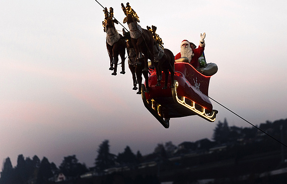 Bald macht sich der Weihnachtsmann wieder auf seinen langen Weg vom hohen Norden hinunter in unseren kleinen Alpenstaat. (Keystone)