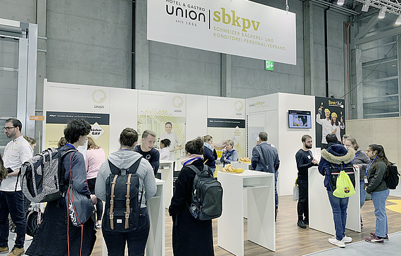 Der Stand des Schweizer Bäckerei- und Konditorei-Personal-Verbandes war ein beliebter Treffpunkt. Nebst dem fachlichen Austausch konnten neue Mitglieder gewonnen werden, die in der Branche gemeinsam etwas bewegen können. (Bilder HGU)