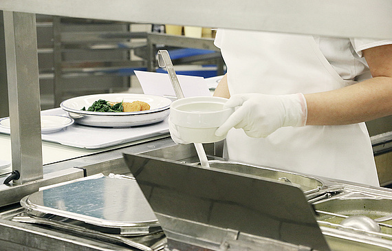 130 statt 180 Gramm Suppe – eine der Massnahmen gegen Food Waste. (ZVG) 130 statt 180 Gramm Suppe – eine der Massnahmen gegen Food Waste. (ZVG)